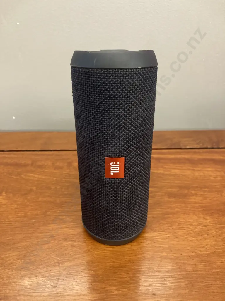 JBL Flip 3 SE Bluetooth Speaker Image 1++